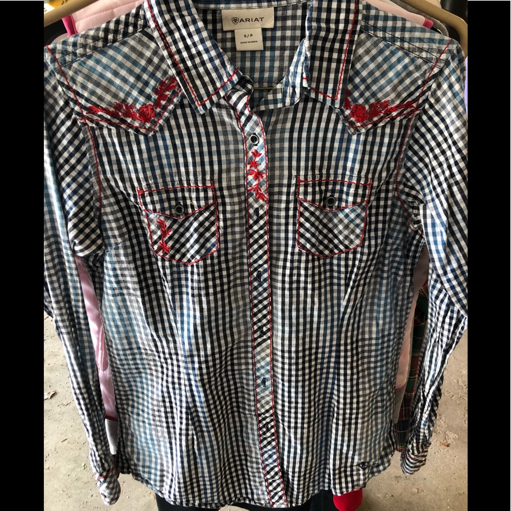Ariat long sleeve button up! Only worn once!